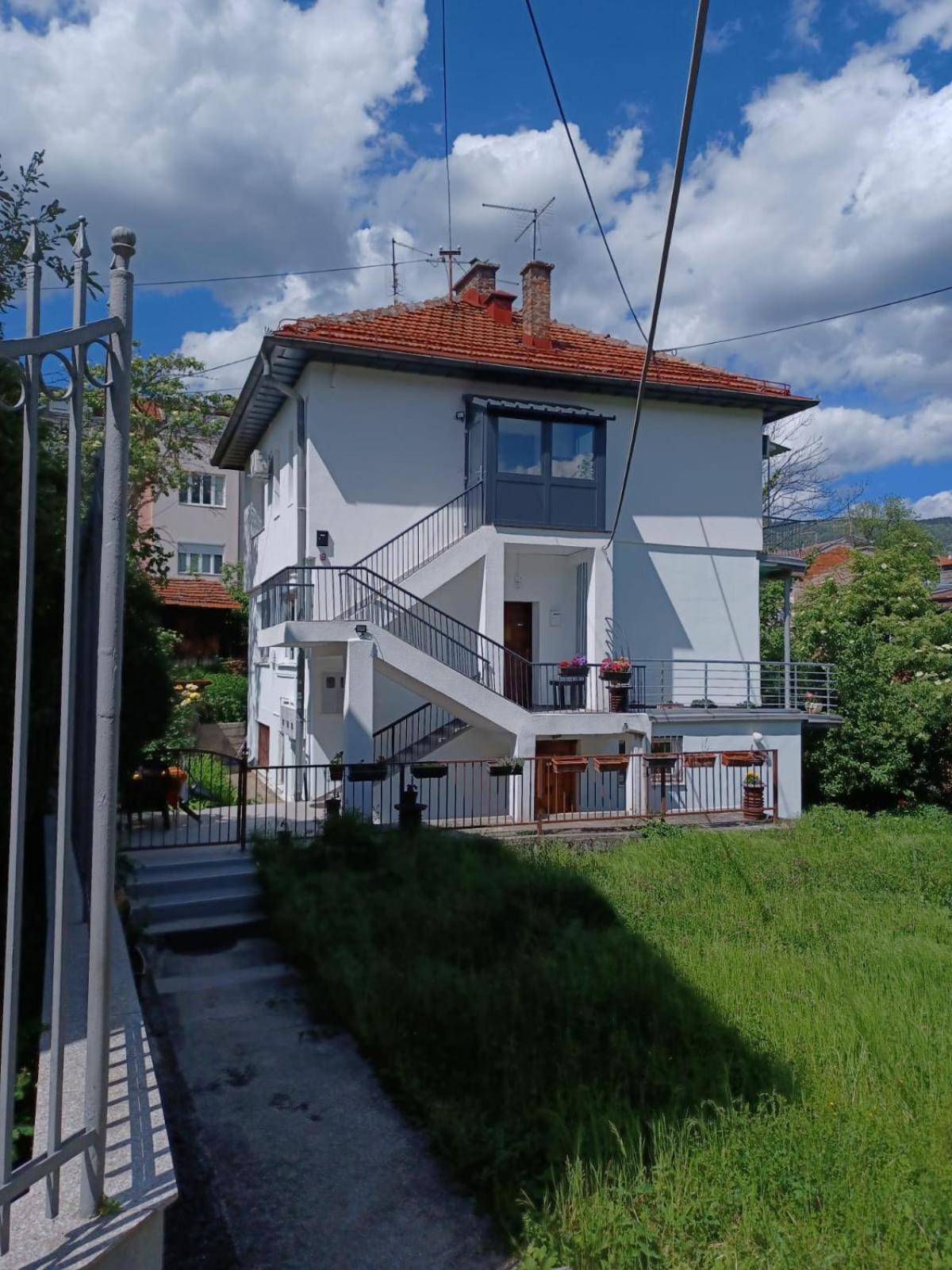 Bright 2Bdr Apartment With Balcony - Free Parking サラエヴォ エクステリア 写真