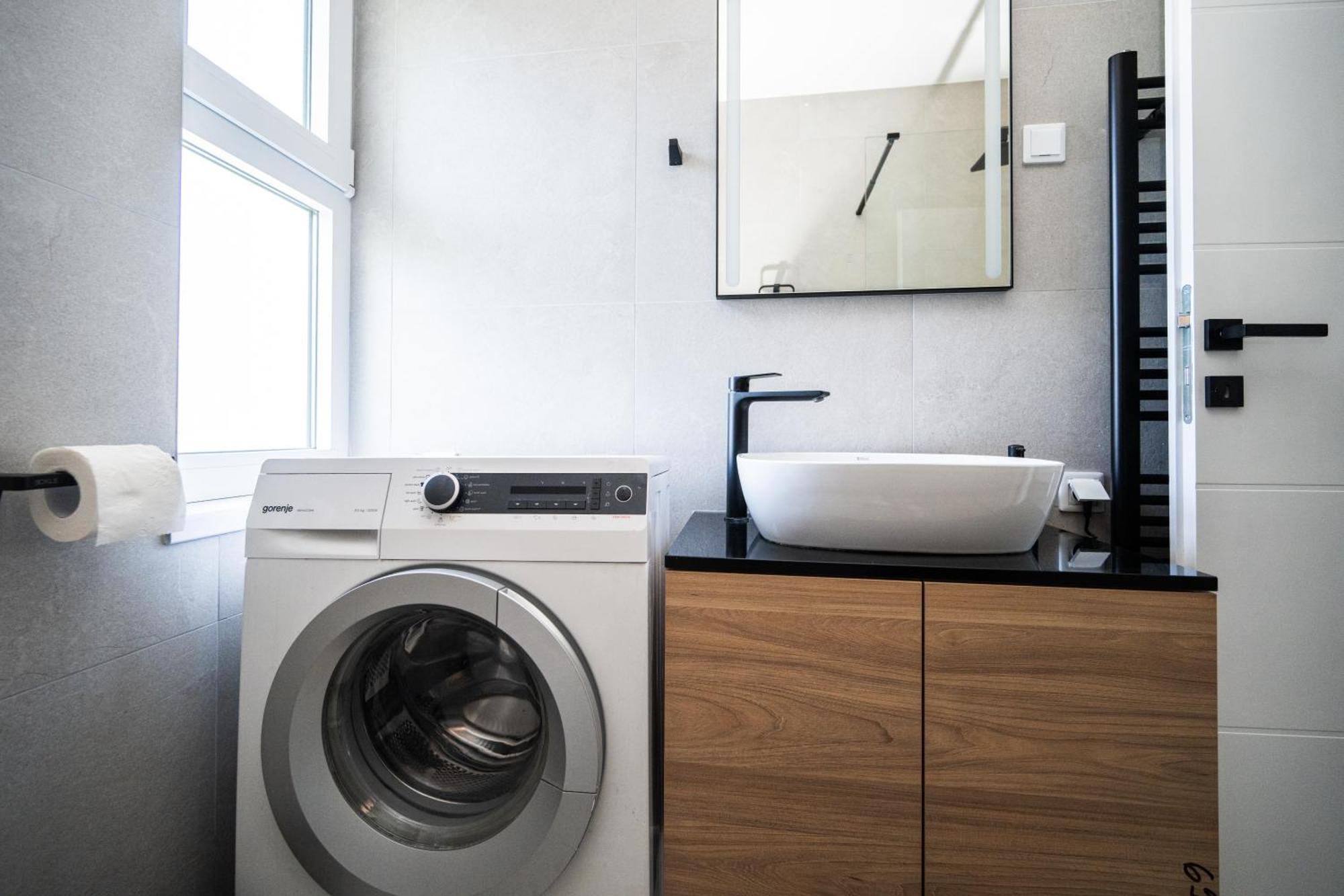 Bright 2Bdr Apartment With Balcony - Free Parking サラエヴォ エクステリア 写真